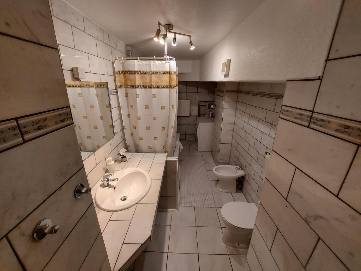 Basement Apartment โคโลญ ภายนอก รูปภาพ