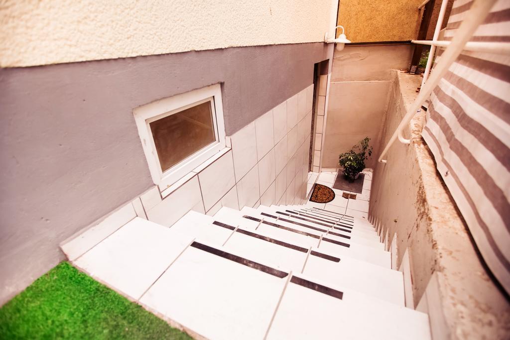 Basement Apartment โคโลญ ภายนอก รูปภาพ