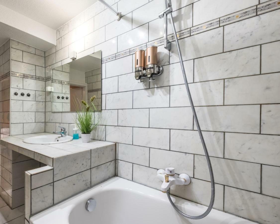 Basement Apartment โคโลญ ภายนอก รูปภาพ